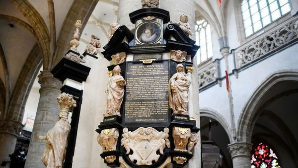 Sint-Andrieskerk beeld in kerk