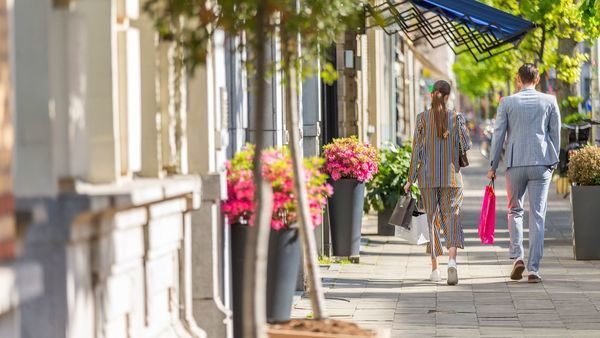 Koppel aan het shoppen
