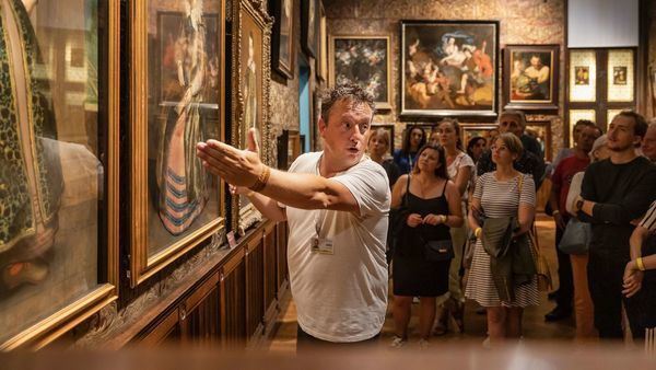 Guide informs visitors about the artworks