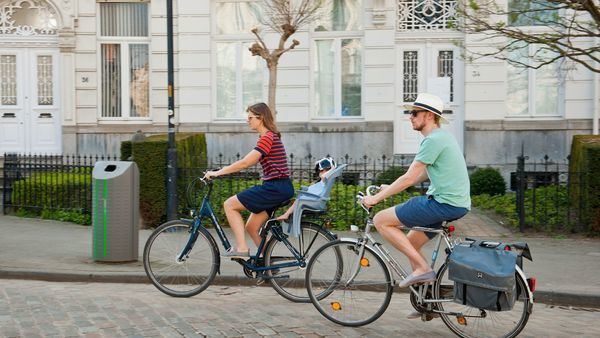 Family on a bike at Zurenborg