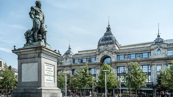 The Hilton hotel on Groenplaats, in the foreground the statue of Rubens.