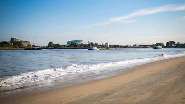 Sint-Anneke, the city beach on the left bank of the river Scheldt.
