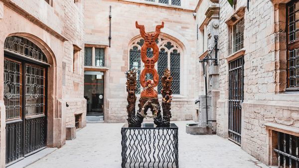 Semini statue