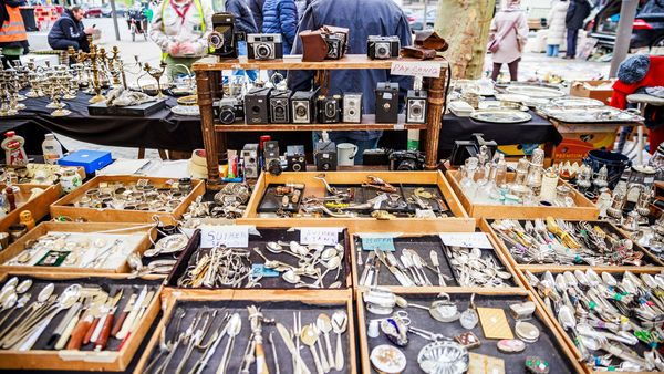 Antike Kameras auf einem Markt