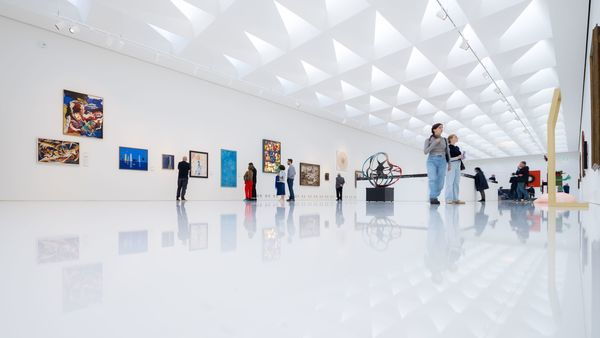 KMSKA, les visiteurs admirent les œuvres d'art