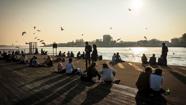 people enjoy the sunset and cool off on the Scheldt Quays.