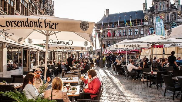 Café with terrace at the Grote Markt 