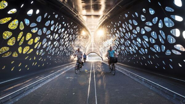 Cyclists on Park Bridge