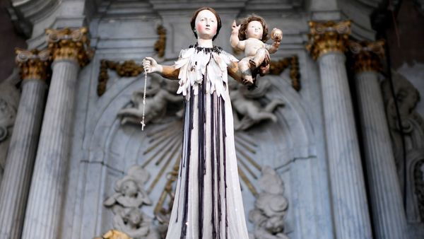 Sint-Andrieskerk beeld gekleed door Ann Demeulemeester