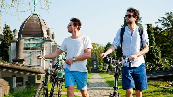 Friends by bike at Schoonselhof