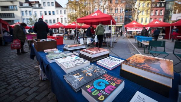  Bücherplatz