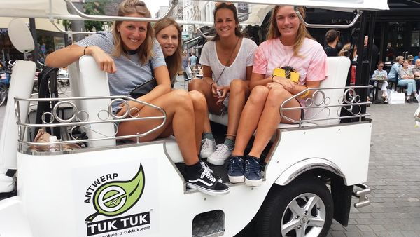 4 friends on a Tuk Tuk