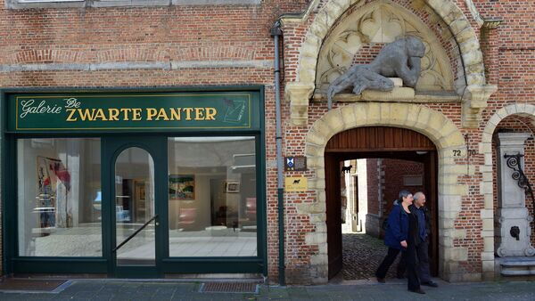 The brick façade of Galerie De Zwarte Panter
