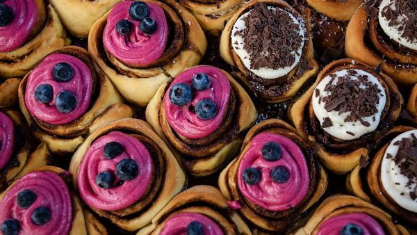 Heerlijke cinnamon rolls met diverse toppings