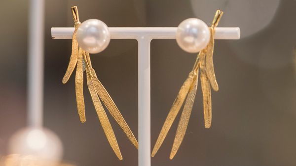 Gouden juwelen van Wouters & Hendrix met witte parel