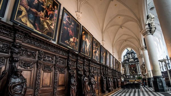 Bewundern Sie die über 50 Gemälde von bekannten Antwerpener Malern wie Rubens, Van Dyck und Jordaens.