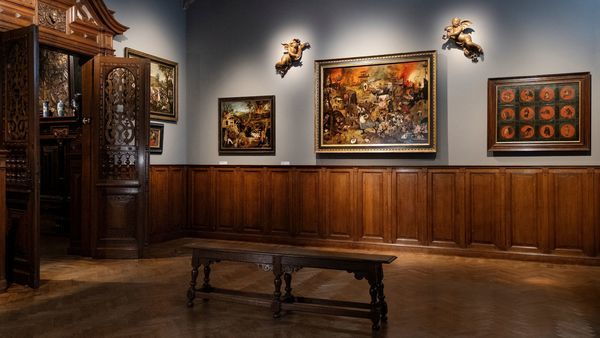Sala del museo con la obra maestra Dulle Griet